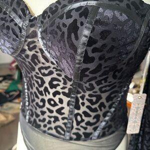 Iris Basic Black Leopard Print Bustier